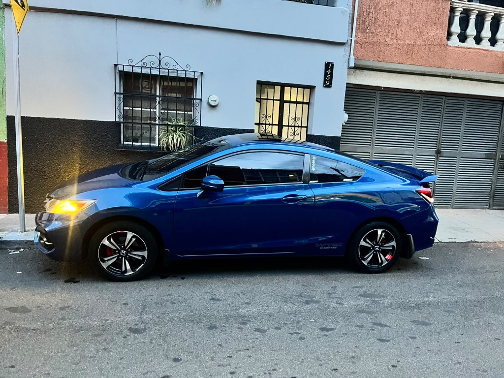 Honda Civic Coupé reluciente acabado espejo con Washido Carnauba